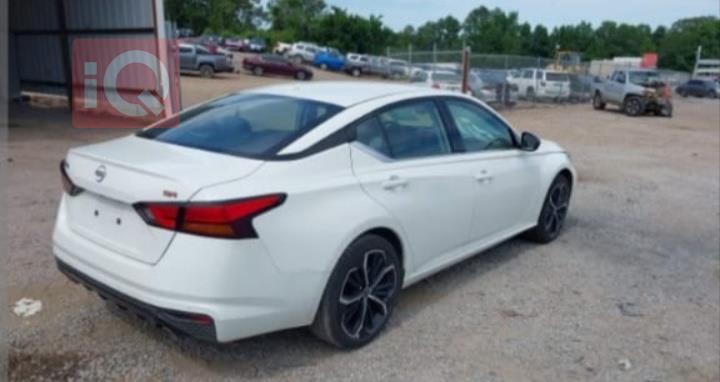 نيسان ألتيما